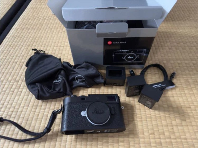 LElCA M11-P 60MP Rangefinder Camera Black Paint - Near Mint in Box + Extra Batt