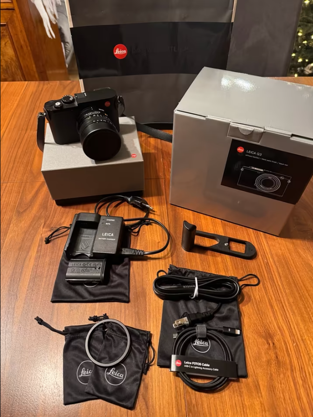 Leica Q3 including original accessories & packaging